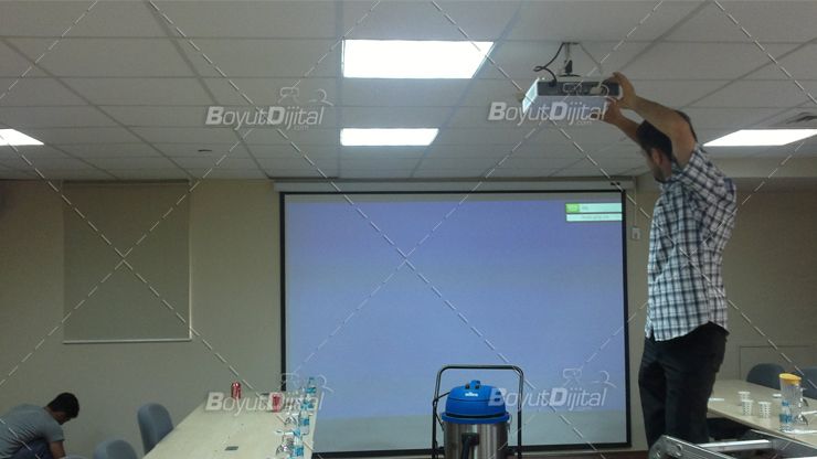 Projeksiyon Perdesi Kurulumlarımızdan Örnek Görseller